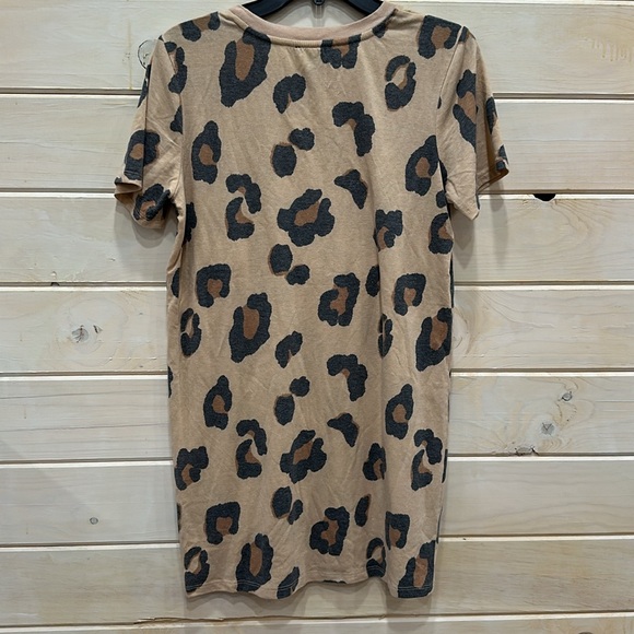 Leopard Print T-shirt dress size Medium. Very soft Material. - Picture 3 of 4